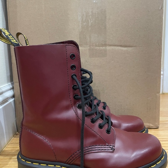 Dr. Martens Burgundy 1460 Smooth Leather Lace Up Boots - Picture 2 of 7